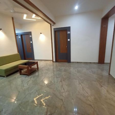 Hotel Crossview Palanpur Екстериор снимка