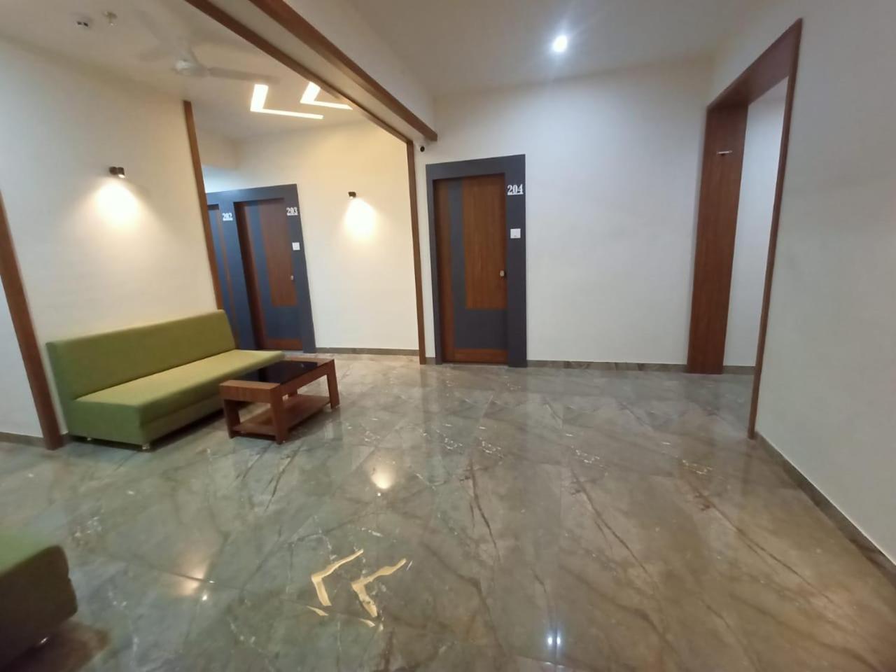 Hotel Crossview Palanpur Екстериор снимка