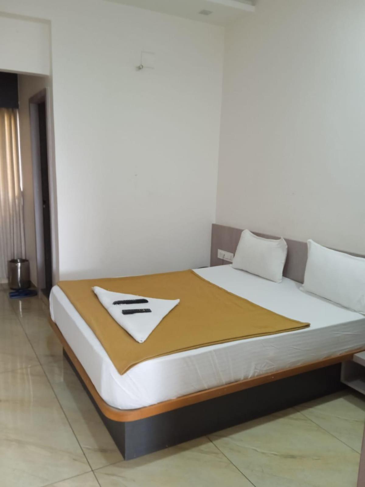 Hotel Crossview Palanpur Екстериор снимка