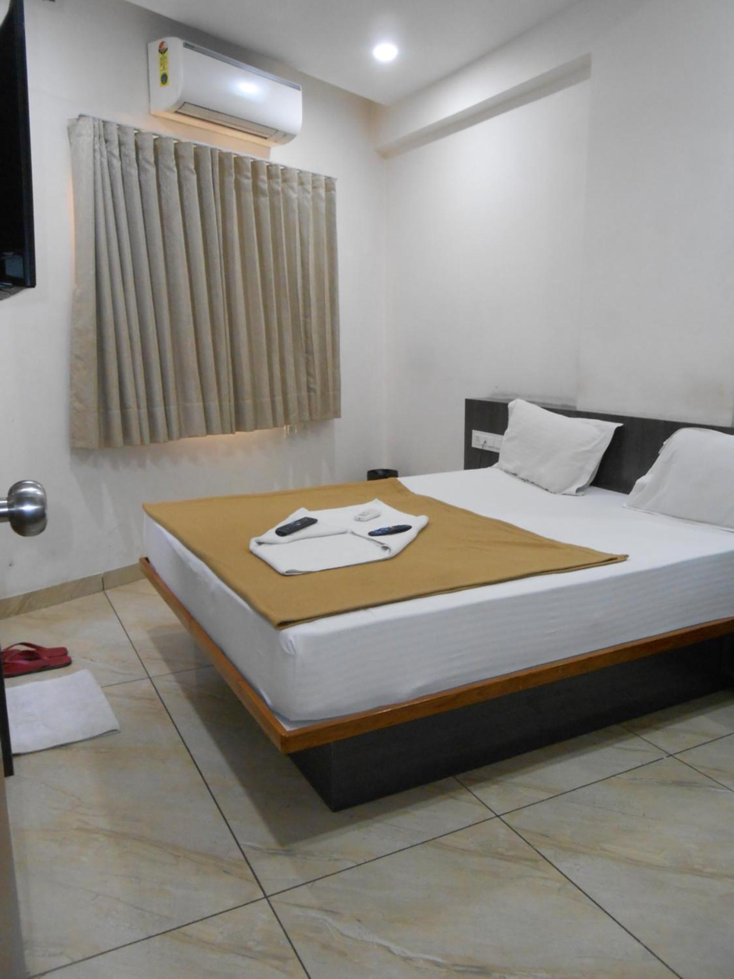 Hotel Crossview Palanpur Екстериор снимка