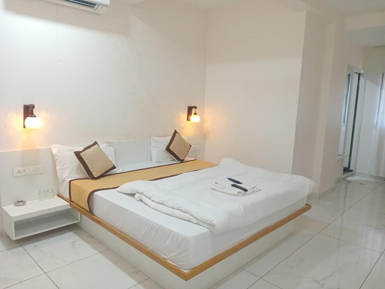 Hotel Crossview Palanpur Екстериор снимка