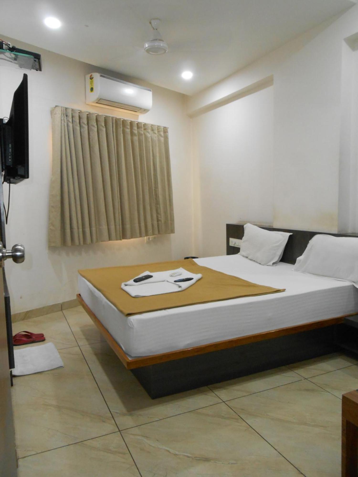 Hotel Crossview Palanpur Екстериор снимка