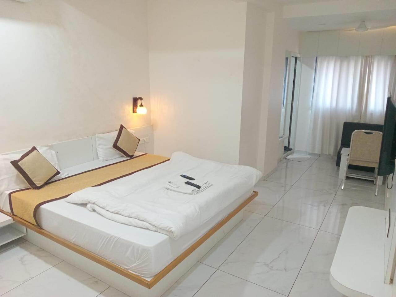 Hotel Crossview Palanpur Екстериор снимка