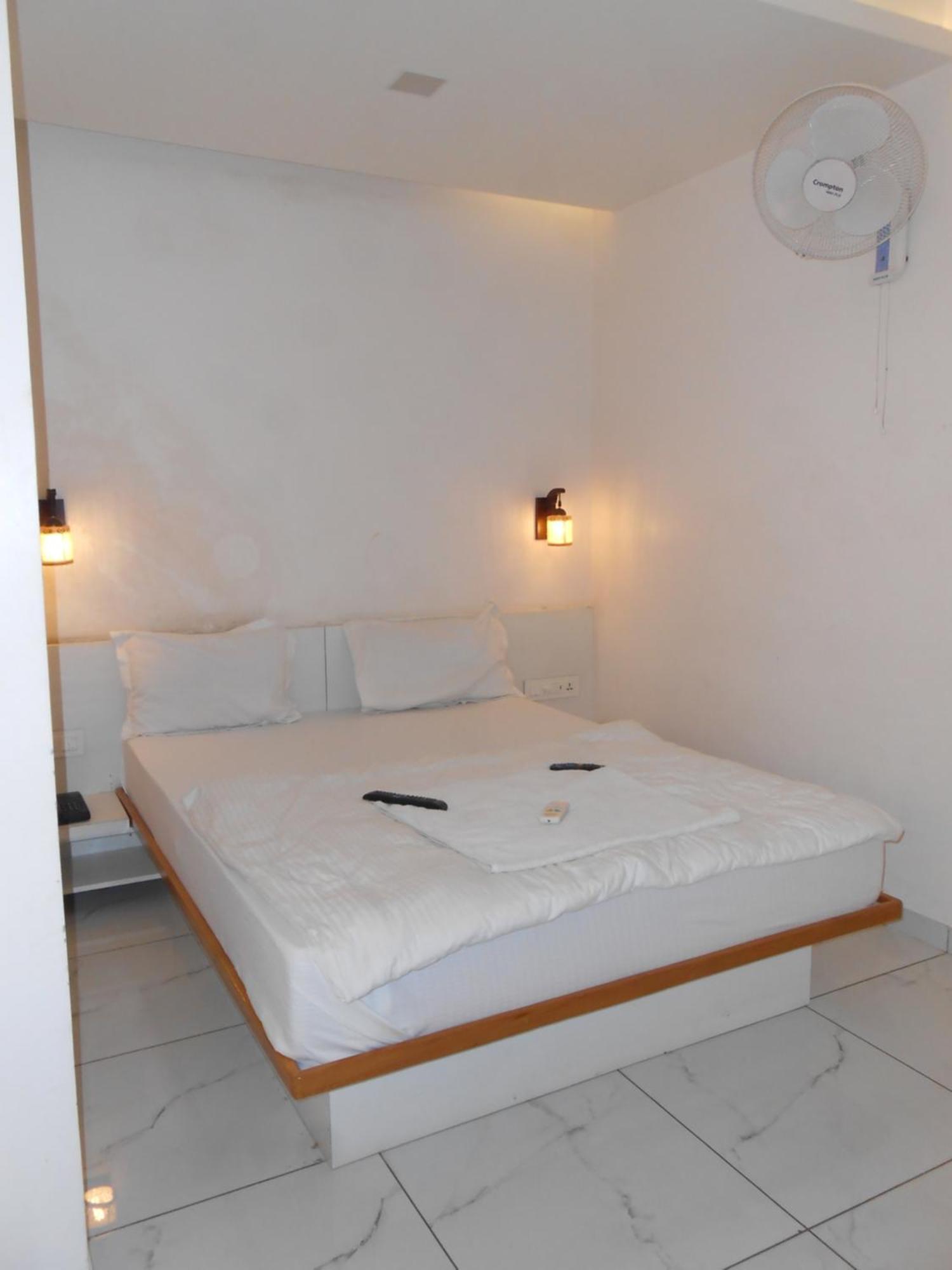 Hotel Crossview Palanpur Екстериор снимка